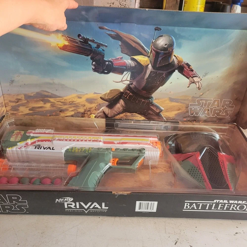 NERF Rival Star Wars Battlefront II Apollo XV-700 Blaster Mask Boba Fett Display